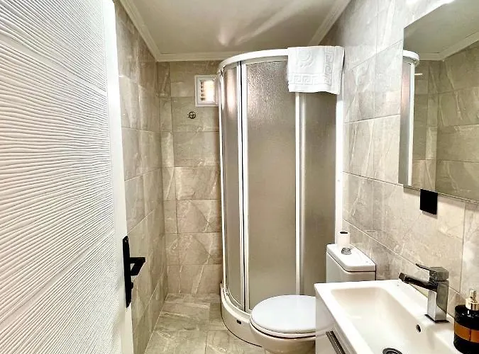 Πανσιόν Mustafa Tokalac Castle House 4*