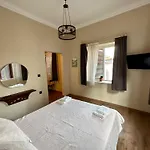 Mustafa Tokalac Castle House בית הארחה 4*